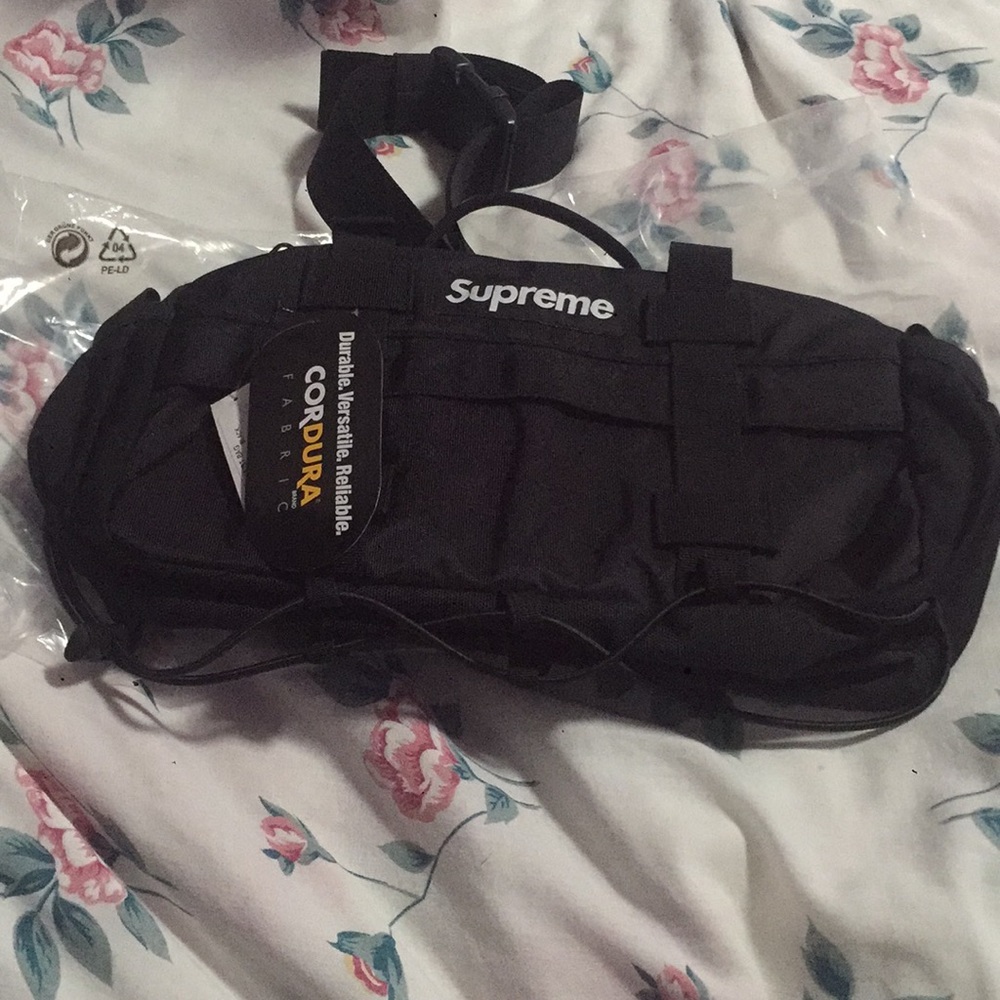 SUPREME waist bag